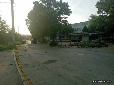 Над 60 сигнала са подадени към горещия телефон след бурята в Казанлъшко