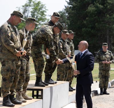 Президентът Румен Радев присъства на състезание между оператори на дронове в Казанлък