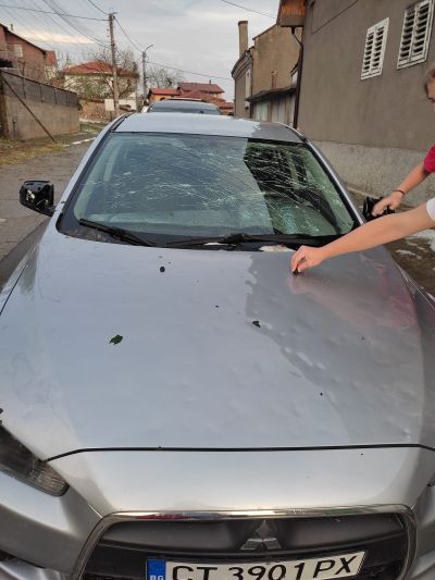 Над 60 сигнала са подадени към горещия телефон след бурята в Казанлъшко