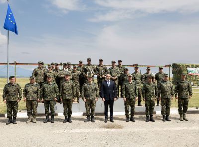 Президентът Румен Радев присъства на състезание между оператори на дронове в Казанлък