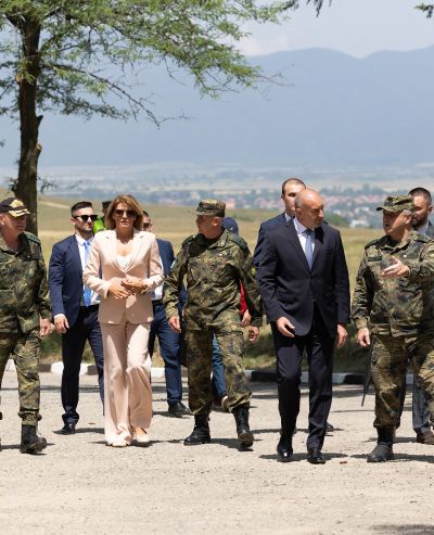 Президентът Румен Радев присъства на състезание между оператори на дронове в Казанлък