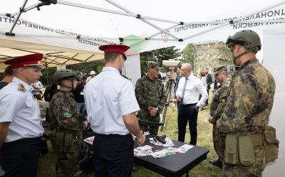 Президентът Румен Радев присъства на състезание между оператори на дронове в Казанлък