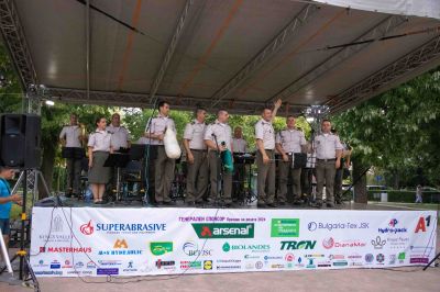 Военният духов оркестър при 61 Стрямска механизирана бригада, изнесе празничен концерт в Казанлък