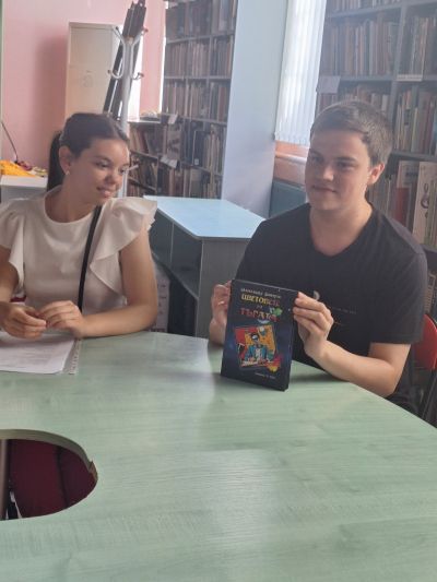 Литературно четене на таланти от ПГЛПТ се проведе в ОБ „Искра“