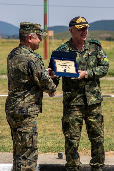 Състезание между операторите на дронове на формированията от Сухопътните войски „Ястреб 24“ се състоя на УЦ „Тюлбе“ 