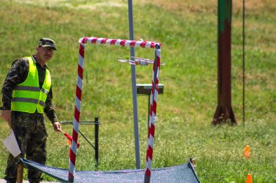 Състезание между операторите на дронове на формированията от Сухопътните войски „Ястреб 24“ се състоя на УЦ „Тюлбе“ 