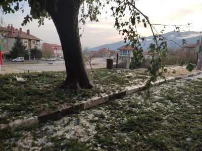 18 м/сек. са били поривите на вятър при вчерашната буря в Казанлъшко. Какво време ни очаква днес? / Новини от Казанлък