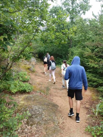 Екскурзоводите на ПГЛПТ с поход до Мегалита в практическо обучение по пешеходен туризъм