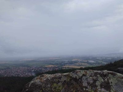 Екскурзоводите на ПГЛПТ с поход до Мегалита в практическо обучение по пешеходен туризъм