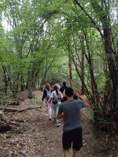 Екскурзоводите на ПГЛПТ с поход до Мегалита в практическо обучение по пешеходен туризъм