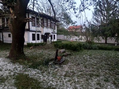 Апел за помощ: Набират се средства за читалището и Чирпанлиевата къща в Шипка след опустошителната буря
