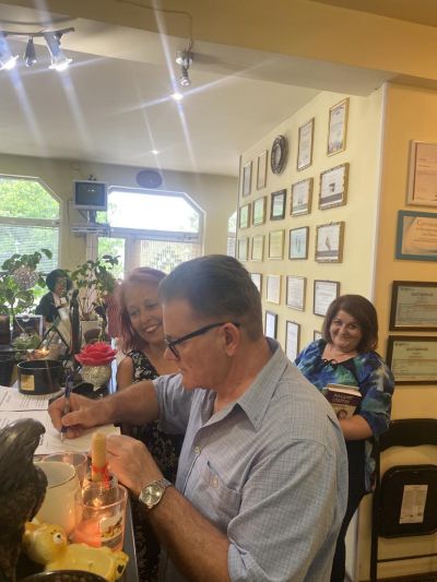 Писателят Кристиян Петков представи своето творчество в клуб Хармония СПА 