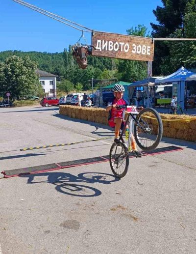 Състезателите на КК “Лястовица- 1950“ с нови шампионски титли и медали
