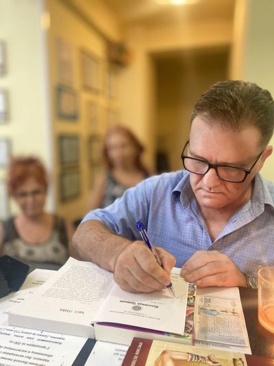 Писателят Кристиян Петков представи своето творчество в клуб Хармония СПА 