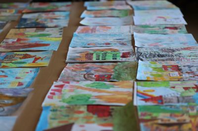 Рисунка на Алисия Гъркова от казанлъшката школа „Живопис“ е сред първенците в конкурса “С очите си видях бедата 2024“