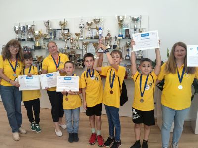 ИКТ Център – с Шампионска купа и 10 грамоти на „Роботика за България“ 