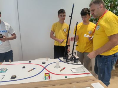 ИКТ Център – с Шампионска купа и 10 грамоти на „Роботика за България“ 