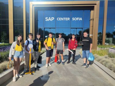 ИКТ Център – с Шампионска купа и 10 грамоти на „Роботика за България“ 