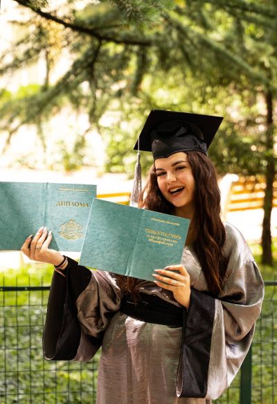 Випуск 2024 на ПГЛПТ получи своите дипломи и свидетелства за професионална квалификация