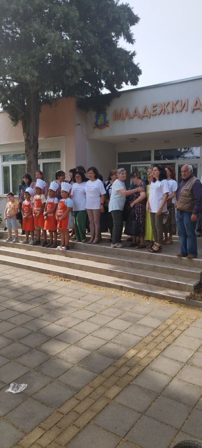 Над 1100 лв. събраха на благотворителен базар в Казанлък за каузата Защитено пространство „Детство без насилие“