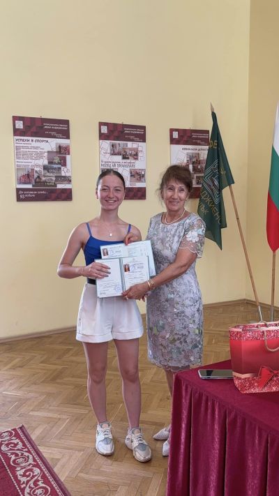 Випуск 2024 на ПГ “Иван Хаджиенов“ получи своите дипломи и Свидетелства за професионална квалификация