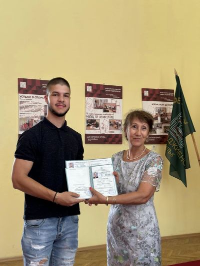 Випуск 2024 на ПГ “Иван Хаджиенов“ получи своите дипломи и Свидетелства за професионална квалификация