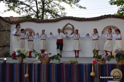 Енинци пресъздадоха ритуалите на Еньовден и минаха под венец от 77 билки