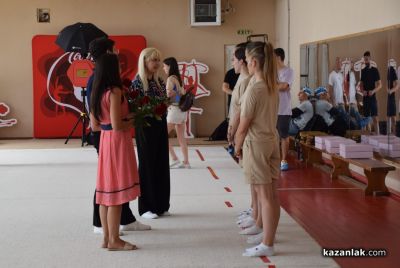 Диамантените момичета гостуваха на казанлъшките гимнастички