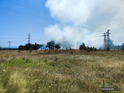Пожарът край гробищата в село Копринка е локализиран/ Обновена 