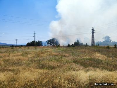 Пожарът край гробищата в село Копринка е локализиран/ Обновена  / Новини от Казанлък