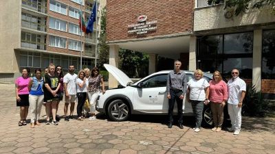 В Казанлък бе представен първия регистриран автомобил на водород у нас / Новини от Казанлък