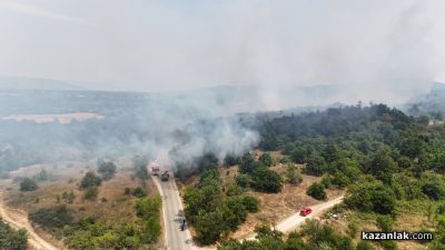 Пожар избухна в района на прелеза между селата Ягода и Ръжена