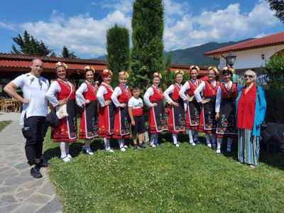 ТК “Янина“ от 10 години представя Енина, община Казанлък и България