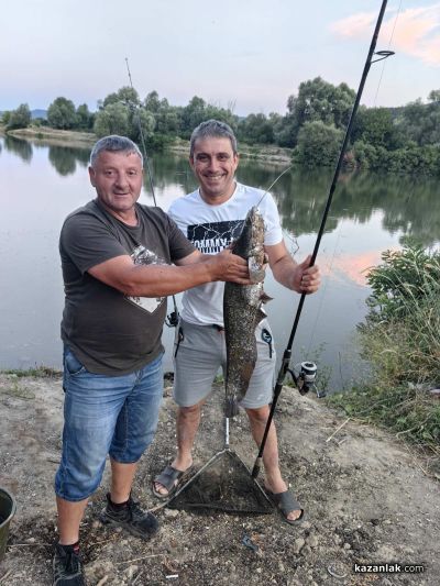 Спортен риболов и вкусна храна в „Рибарско място“ до Казанлък