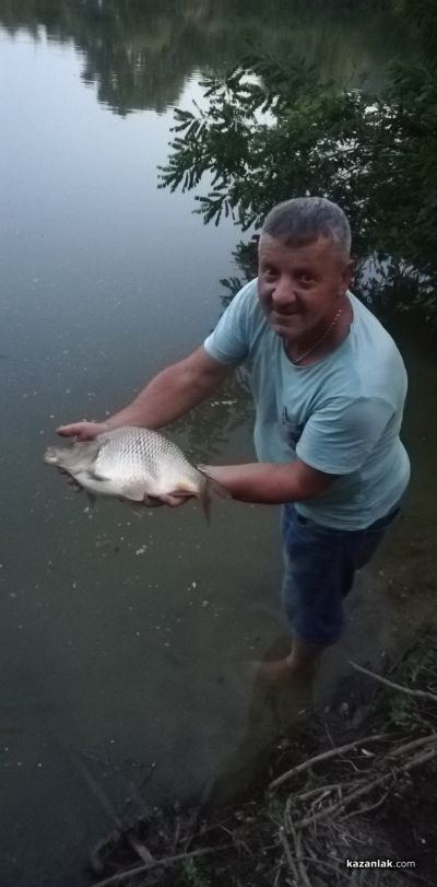 Спортен риболов и вкусна храна в „Рибарско място“ до Казанлък