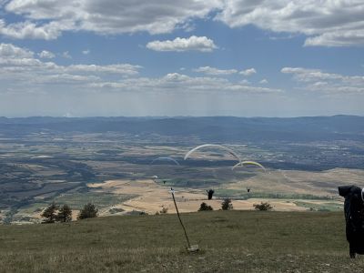 За седма поредна година в Казанлък се провежда състезанието по парапланеризъм Rose Valley XC