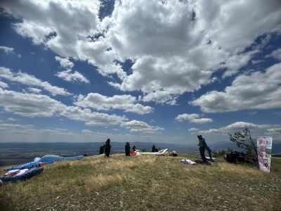 За седма поредна година в Казанлък се провежда състезанието по парапланеризъм Rose Valley XC