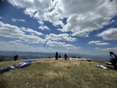 За седма поредна година в Казанлък се провежда състезанието по парапланеризъм Rose Valley XC