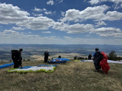 За седма поредна година в Казанлък се провежда състезанието по парапланеризъм Rose Valley XC