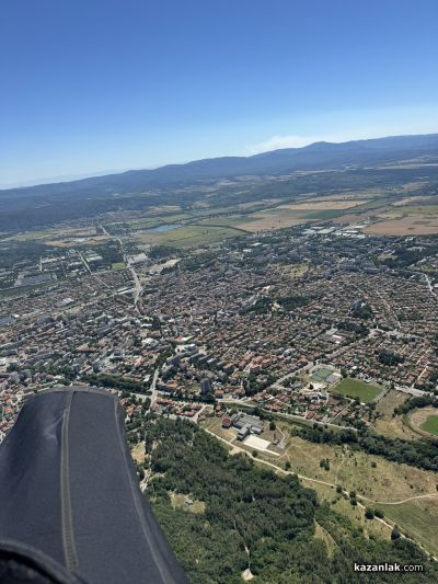 Даниел Димов от Варна спечели първото място на Националния шампионат по парапланеризъм в Казанлък/ Видео 