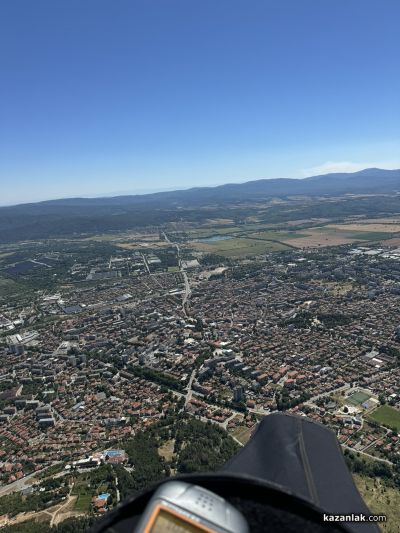 Даниел Димов от Варна спечели първото място на Националния шампионат по парапланеризъм в Казанлък/ Видео 