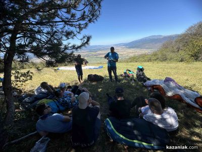 Даниел Димов от Варна спечели първото място на Националния шампионат по парапланеризъм в Казанлък/ Видео 