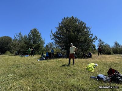 Даниел Димов от Варна спечели първото място на Националния шампионат по парапланеризъм в Казанлък/ Видео 
