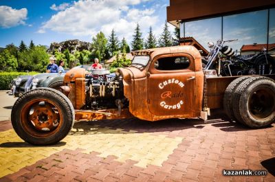 Ретро автомобили с класическа и неповторима визия ще ви очакват този уикенд в “Дамасцена“ 