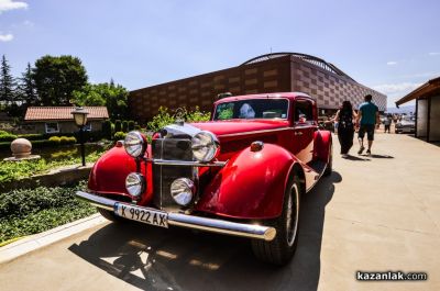 Ретро автомобили с класическа и неповторима визия ще ви очакват този уикенд в “Дамасцена“ 