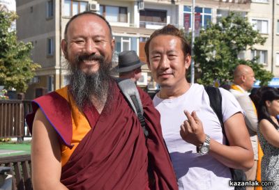 Гости от Тибет посетиха Града на розите и забележителностите му/ ВИДЕО