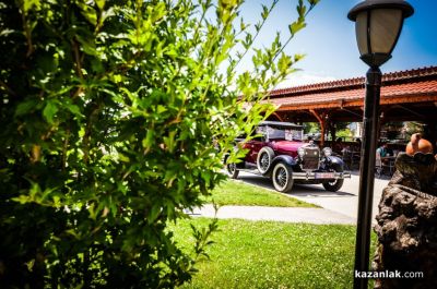 Ретро автомобили с класическа и неповторима визия ще ви очакват този уикенд в “Дамасцена“ 