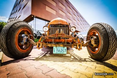 Ретро автомобили с класическа и неповторима визия ще ви очакват този уикенд в “Дамасцена“ 