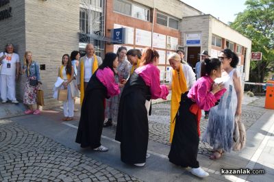 Гости от Тибет посетиха Града на розите и забележителностите му/ ВИДЕО