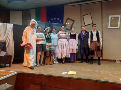 Актьорските таланти на ПГЛПТ с бляскаво представяне в „Етюди от класически пиеси“